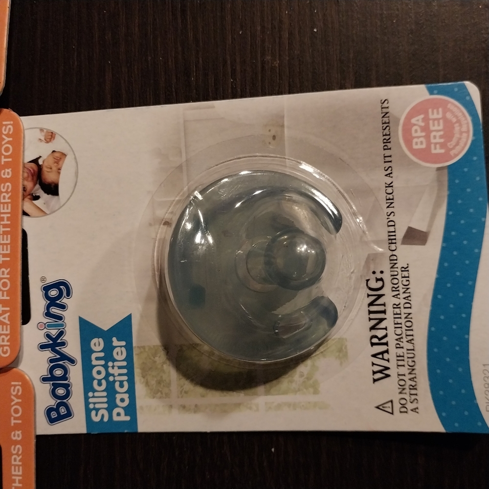 Adorable Pacifier set - Picture 3 of 8